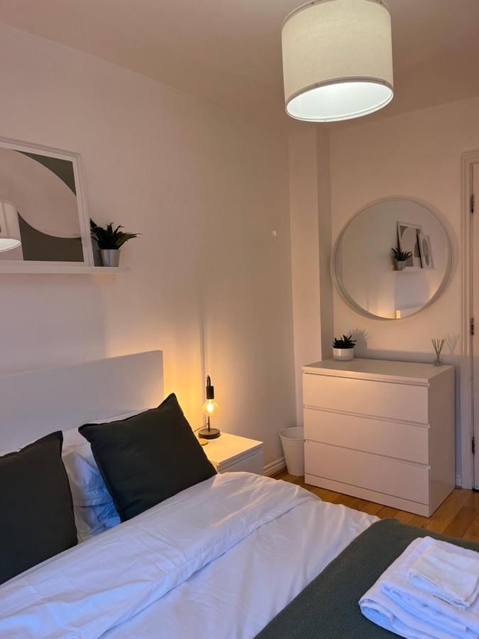Homely 2 Story Cathedral City Apartment Durham Buitenkant foto