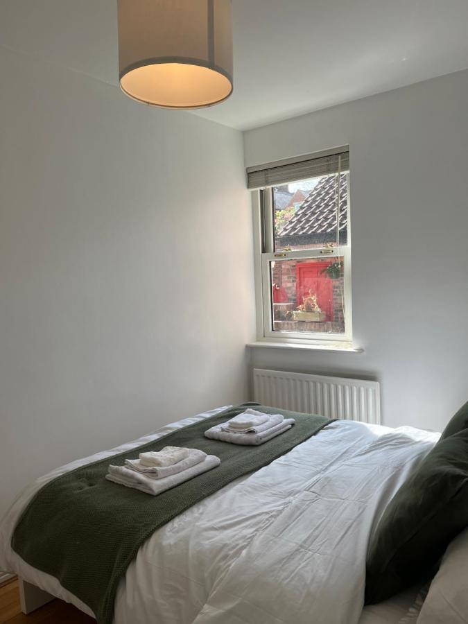 Homely 2 Story Cathedral City Apartment Durham Buitenkant foto