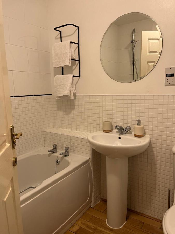 Homely 2 Story Cathedral City Apartment Durham Buitenkant foto